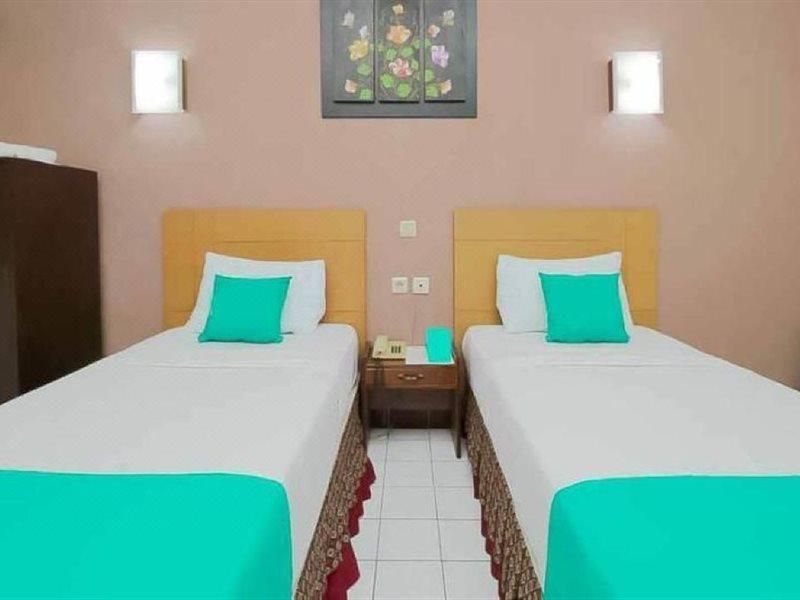 Hotel Lestari Near Lippo Plaza Mall Jember Bagian luar foto