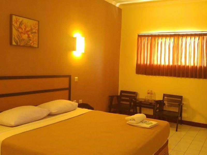 Hotel Lestari Near Lippo Plaza Mall Jember Bagian luar foto