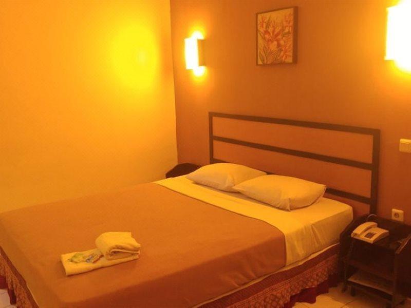 Hotel Lestari Near Lippo Plaza Mall Jember Bagian luar foto